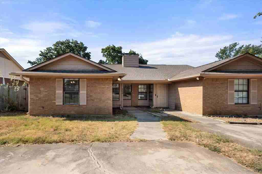 708 Woodland Ct - Photo 3 of 25