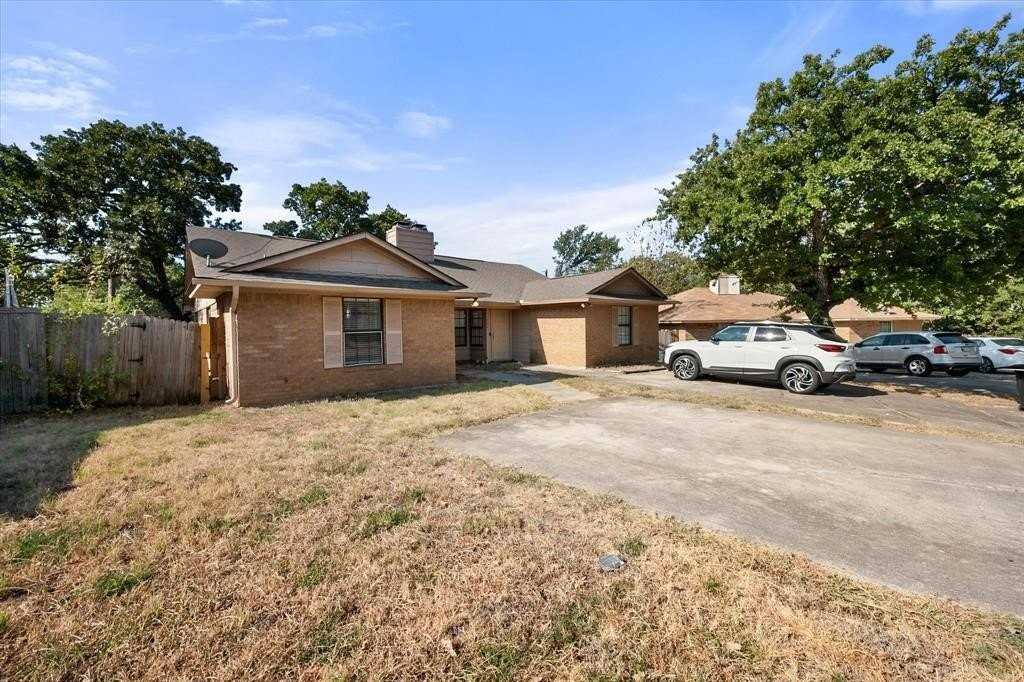 708 Woodland Ct - Photo 5 of 25