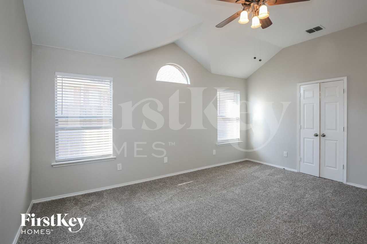 877 Redwood Trl - Photo 7 of 15