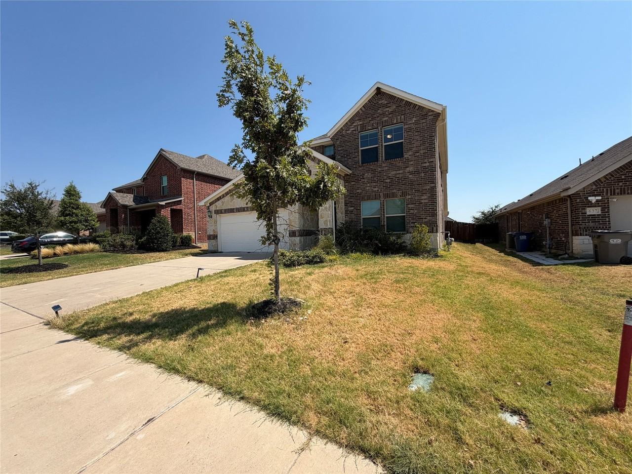 633 Cedar Springs Dr - Photo 2 of 38