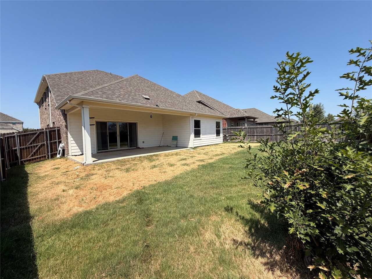 633 Cedar Springs Dr - Photo 4 of 38