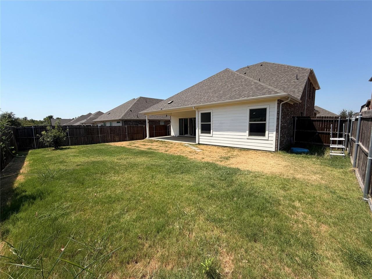 633 Cedar Springs Dr - Photo 5 of 38