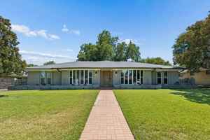 featured image of 2408 Grandview Dr