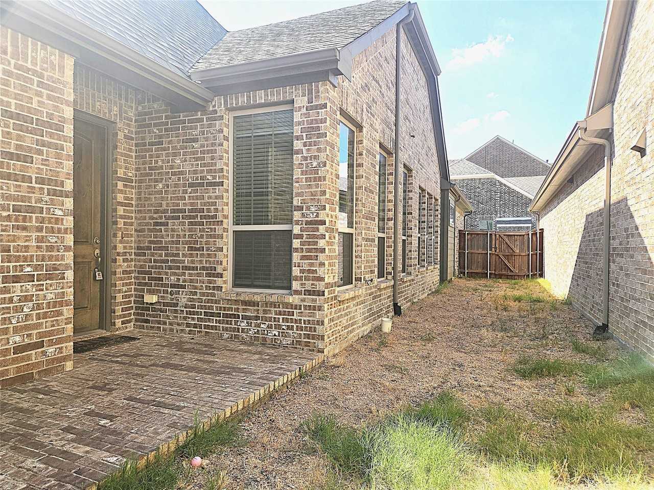 612 Arma Rd - Photo 4 of 36