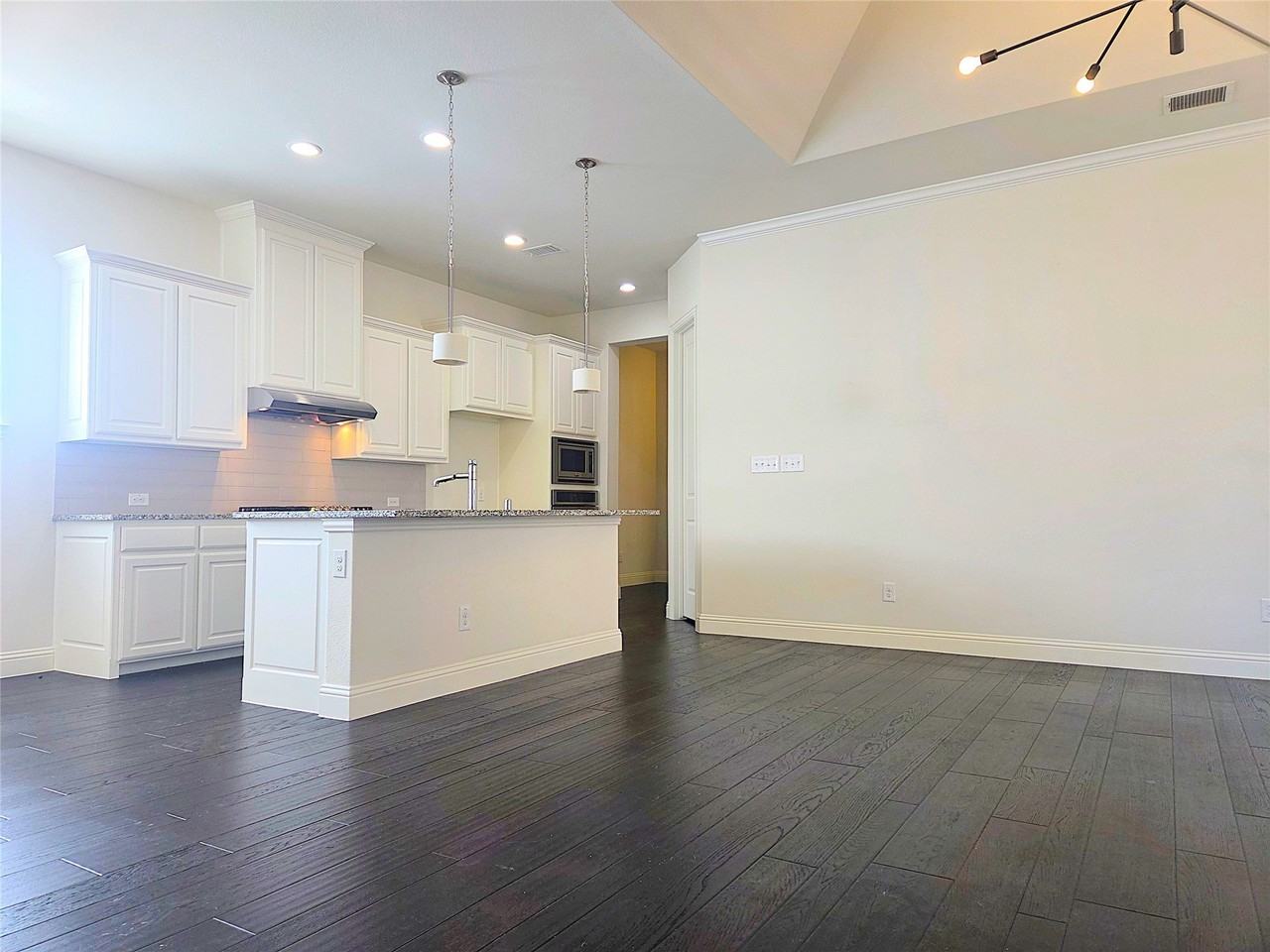 612 Arma Rd - Photo 5 of 36