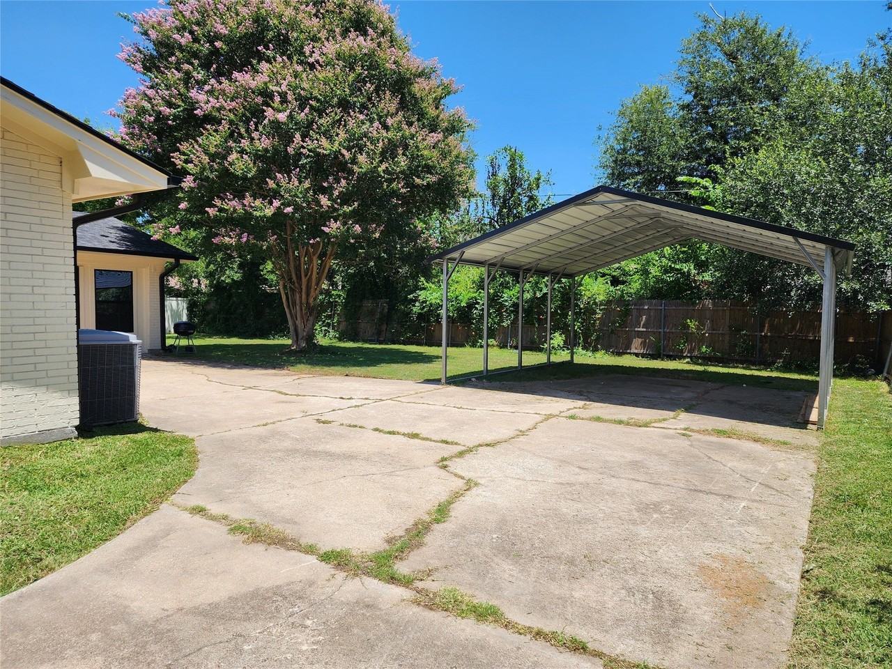 2908 Washington St - Photo 3 of 20
