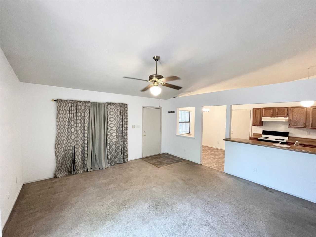 9551 Kerrville St - Photo 2 of 8