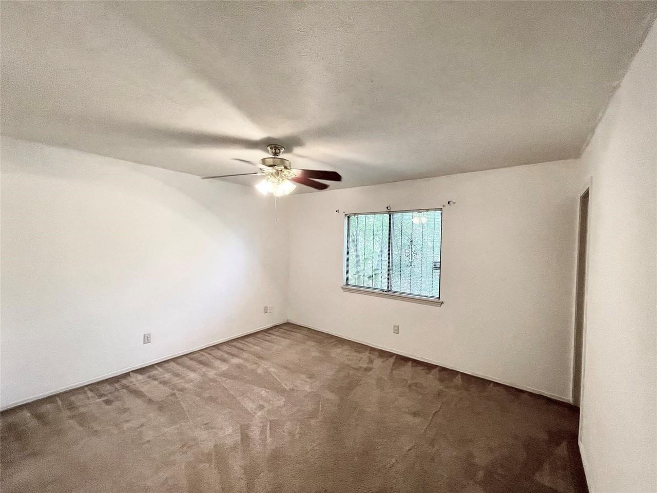 9551 Kerrville St - Photo 4 of 8