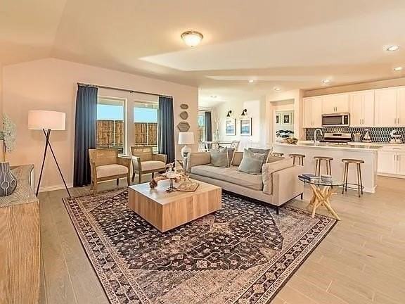 1421 Topaz Trl - Photo 3 of 12
