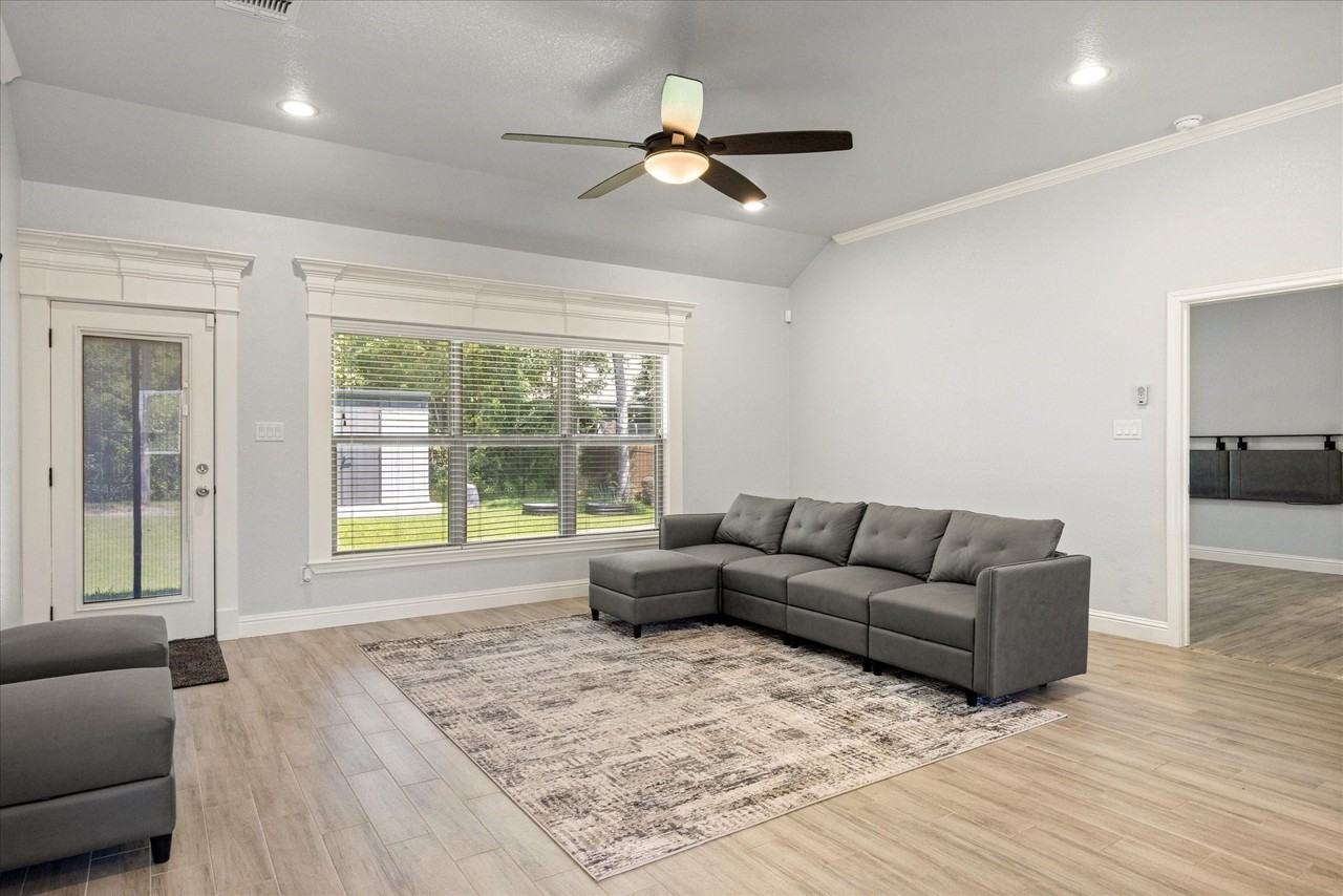 2206 Navasota St - Photo 2 of 25