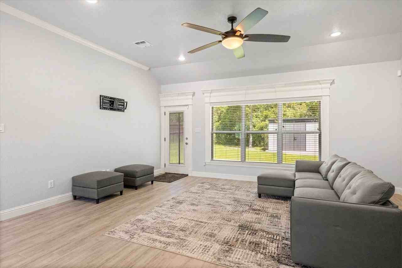 2206 Navasota St - Photo 7 of 25