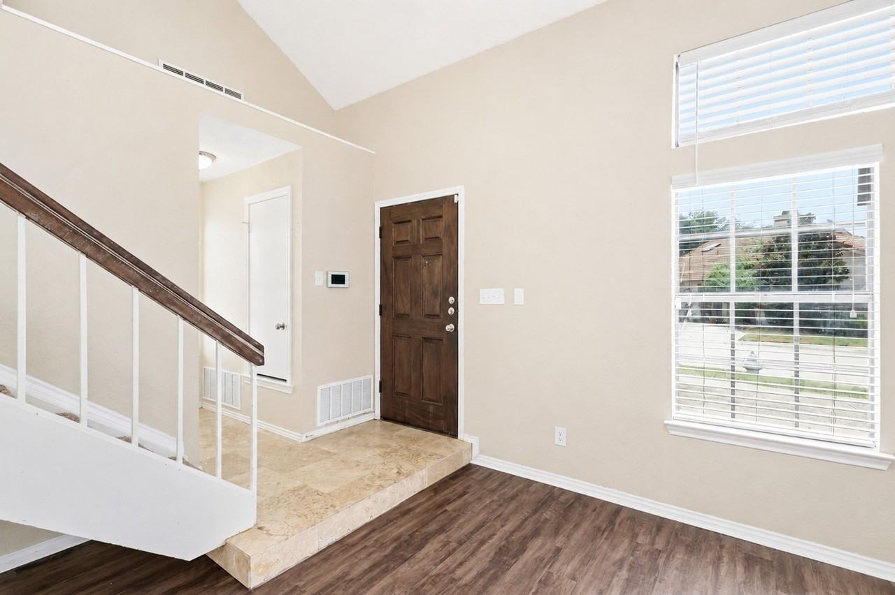 608 Fiesta Cir - Photo 4 of 27