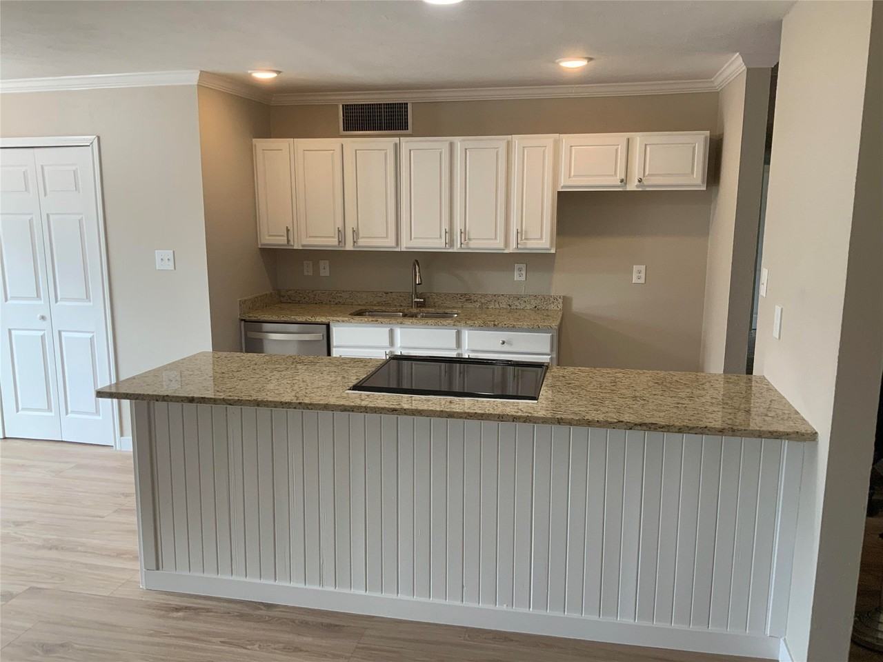 700 Sunny Slope Dr - Photo 4 of 10