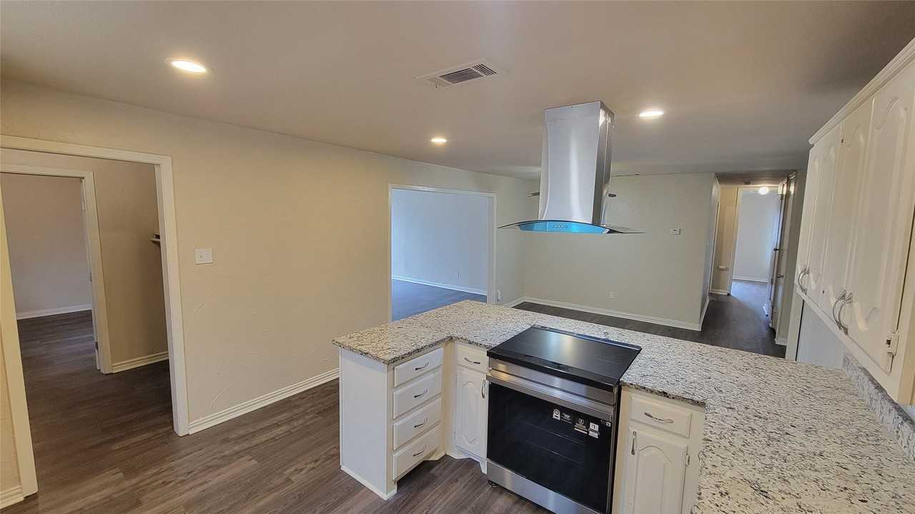 3085 Windmill Ln - Photo 4 of 22