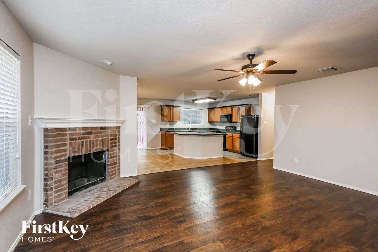 8429 Star Thistle Dr - Photo 4 of 15