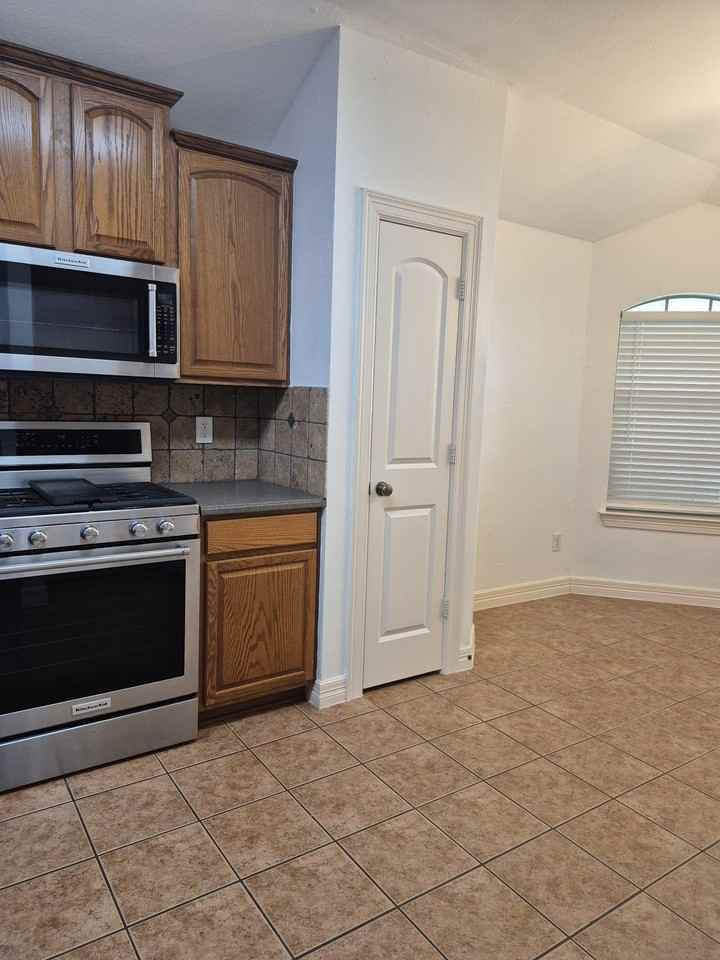 3516 Goldstone Dr - Photo 5 of 26