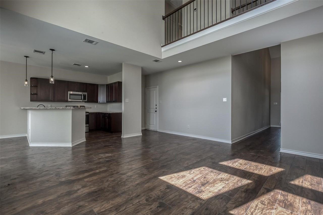 110 Eagle Meadow Dr - Photo 5 of 17