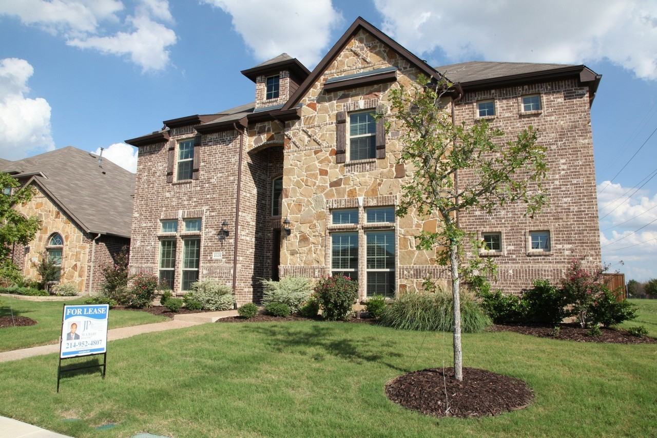 2025 Menominee Dr