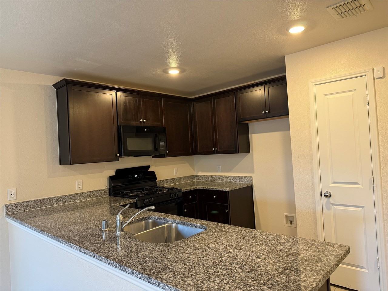 5927 Nyquist Way - Photo 4 of 10