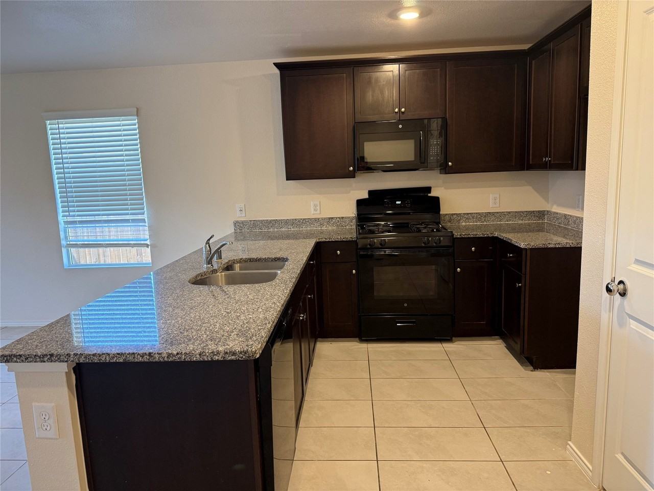 5927 Nyquist Way - Photo 5 of 10