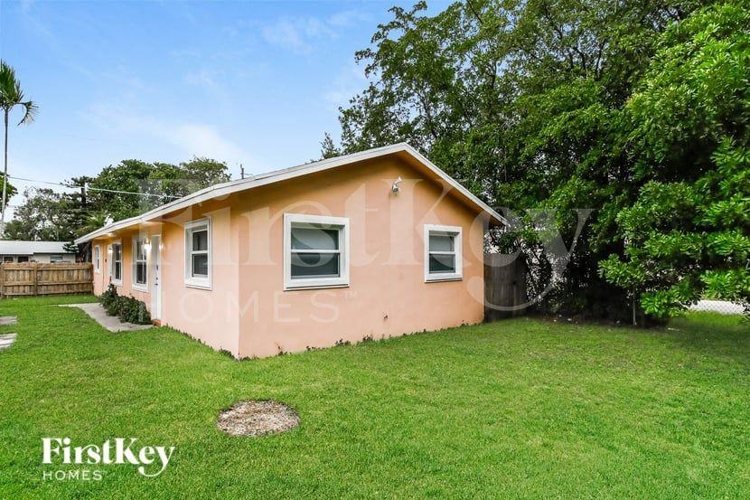 800 Sw 9th Ct - Photo 2 of 16