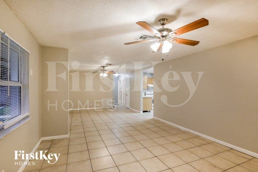 800 Sw 9th Ct - Photo 3 of 16