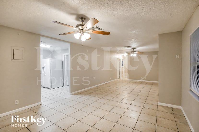 800 Sw 9th Ct - Photo 4 of 16