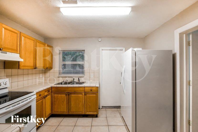 800 Sw 9th Ct - Photo 7 of 16