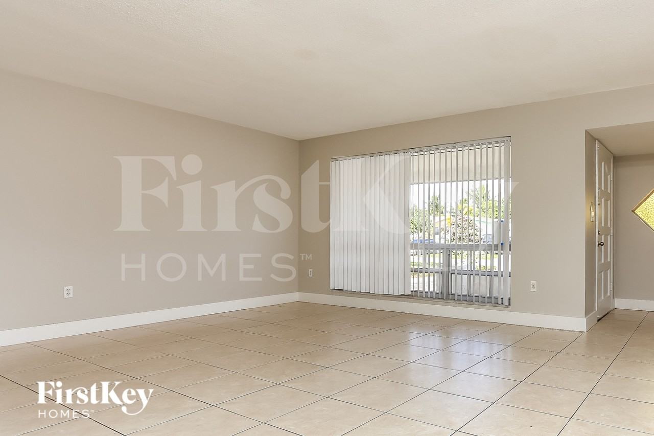 7728 Alhambra Blvd - Photo 3 of 15