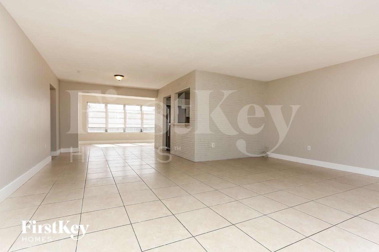 7728 Alhambra Blvd - Photo 4 of 15