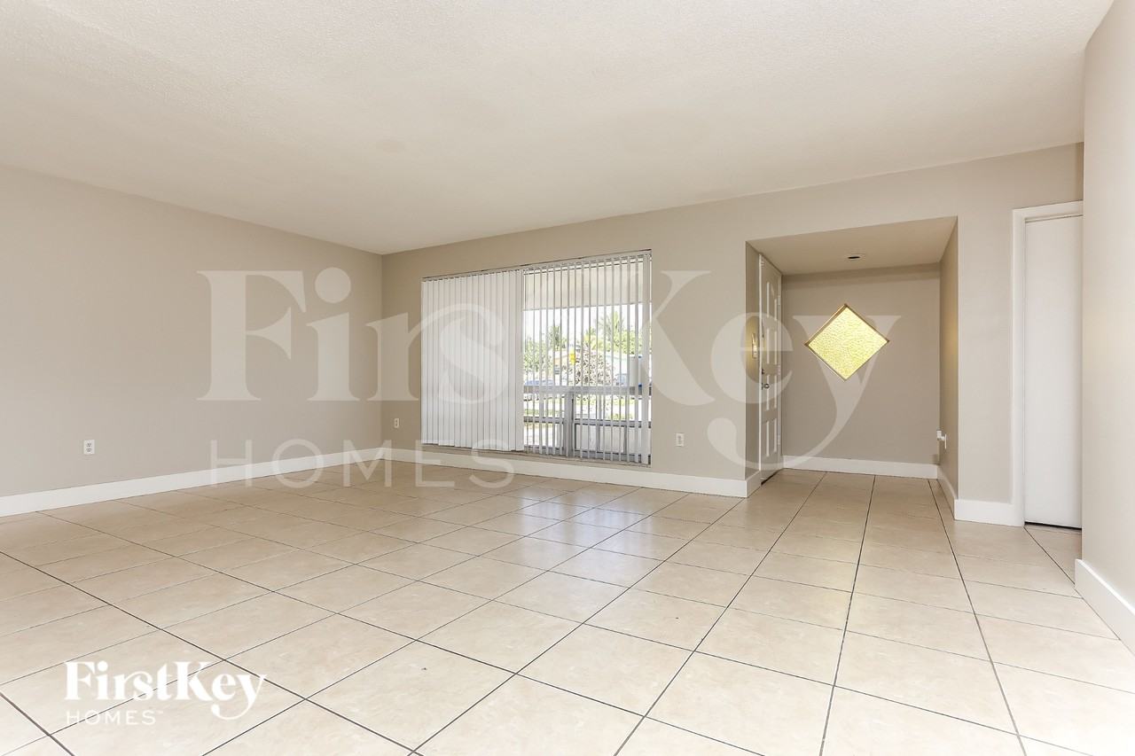 7728 Alhambra Blvd - Photo 5 of 15