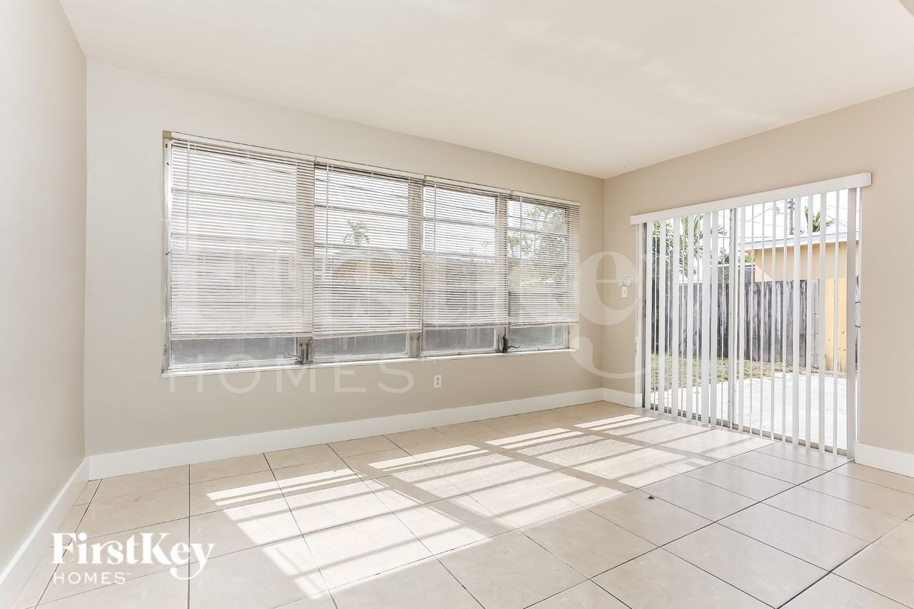 7728 Alhambra Blvd - Photo 6 of 15