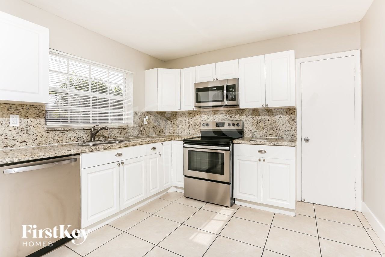 7728 Alhambra Blvd - Photo 7 of 15