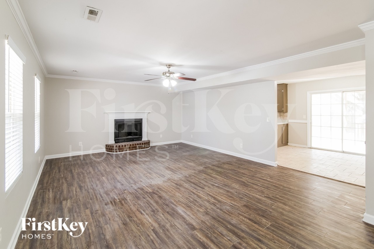 6721 Bent Creek Dr - Photo 4 of 16