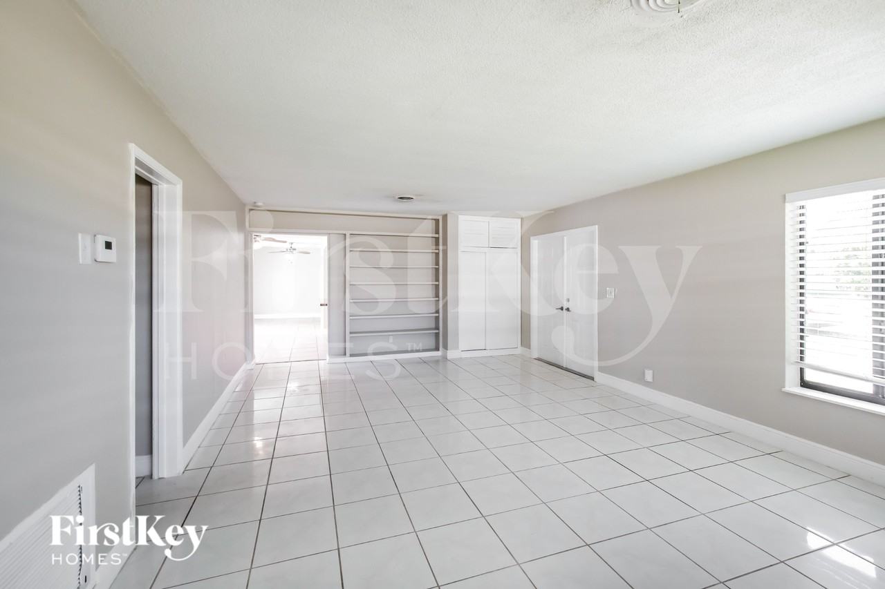 6240 Nw 17th St - Photo 3 of 16