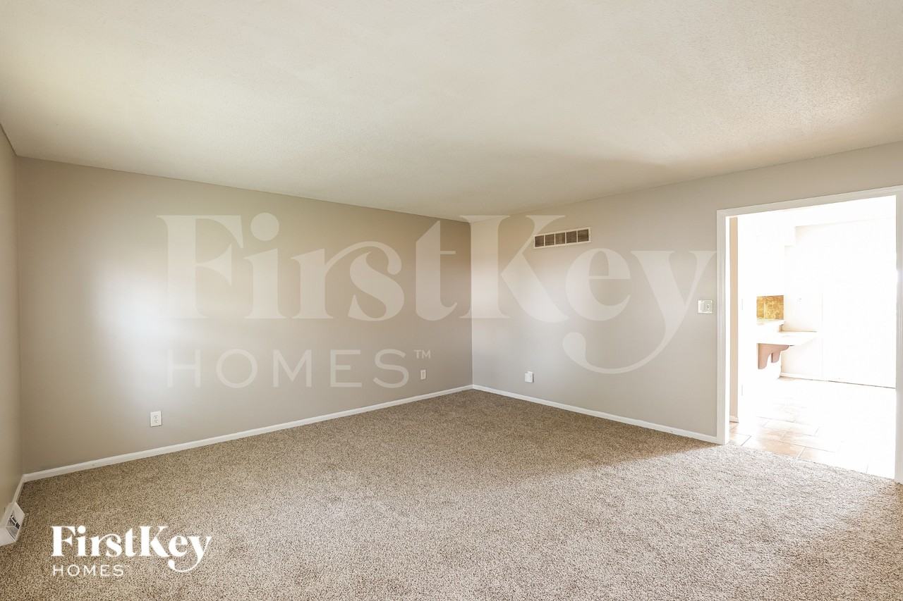 6107 E 127th St - Photo 4 of 16