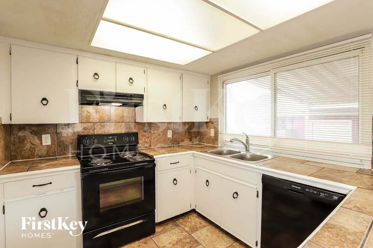6107 E 127th St - Photo 7 of 16