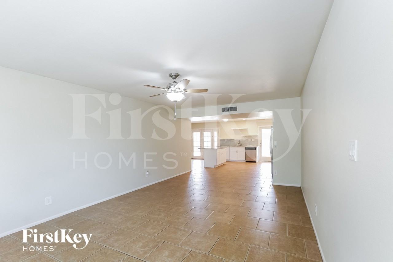 5715 S Siesta Ln - Photo 3 of 15