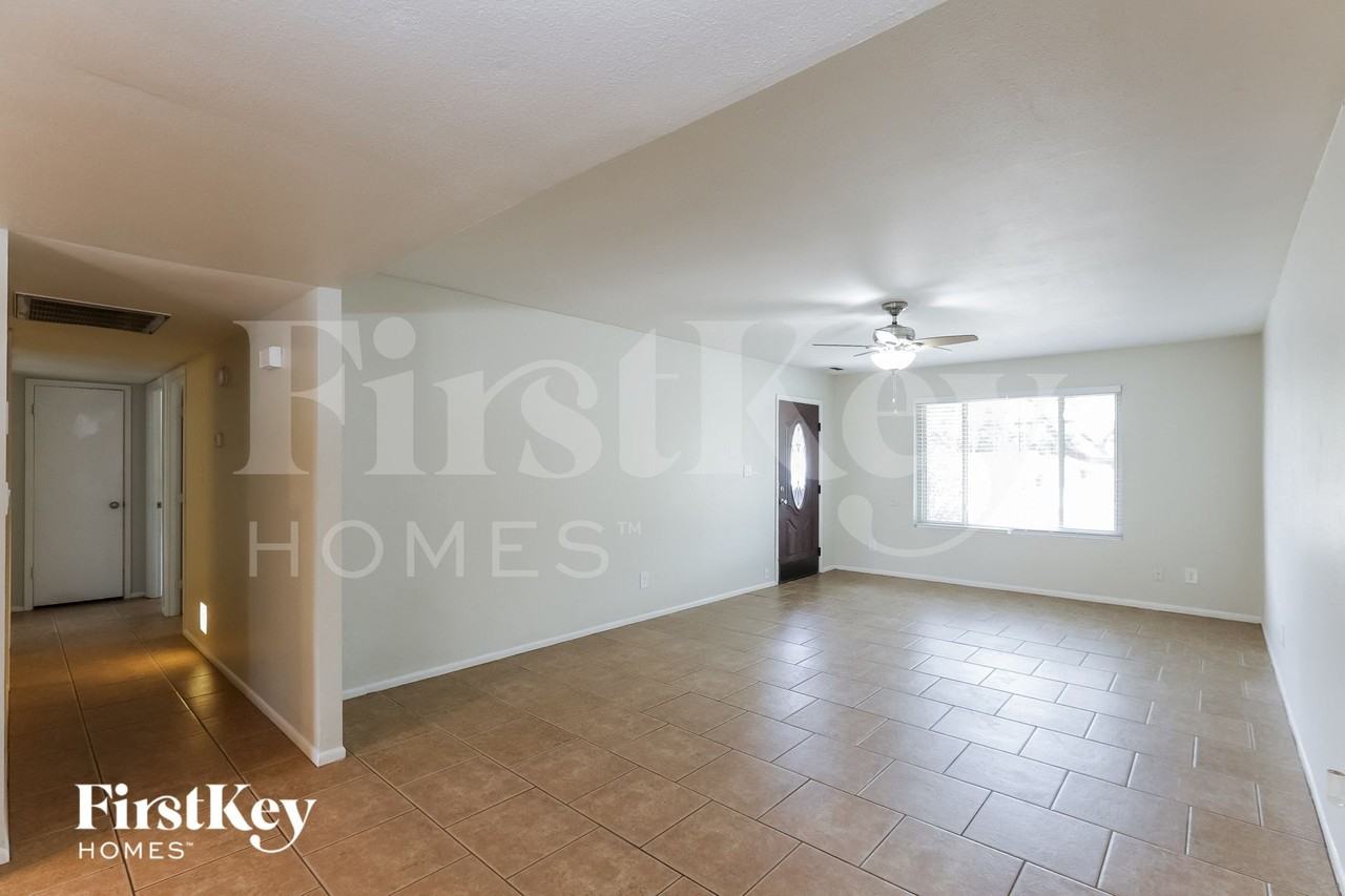 5715 S Siesta Ln - Photo 4 of 15