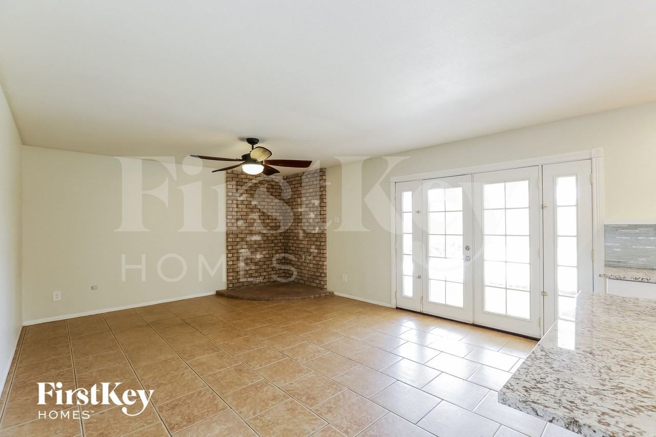 5715 S Siesta Ln - Photo 5 of 15