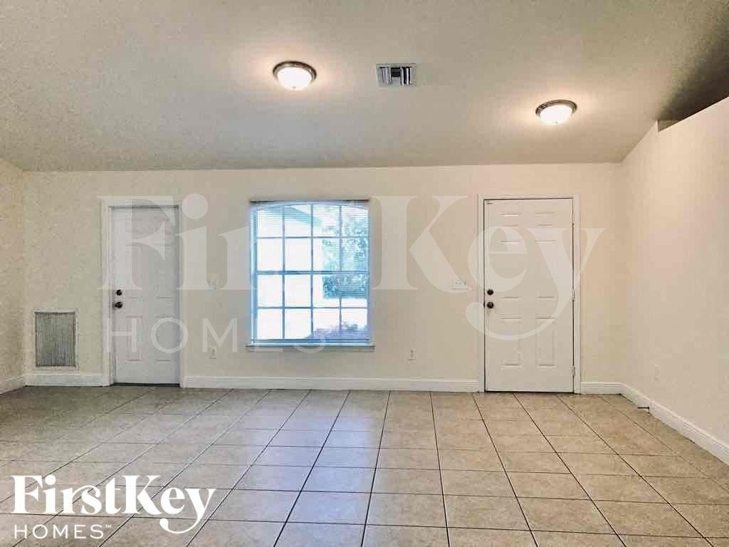 5427 Benton St - Photo 2 of 17