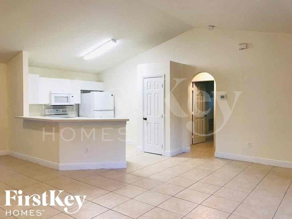 5427 Benton St - Photo 4 of 17