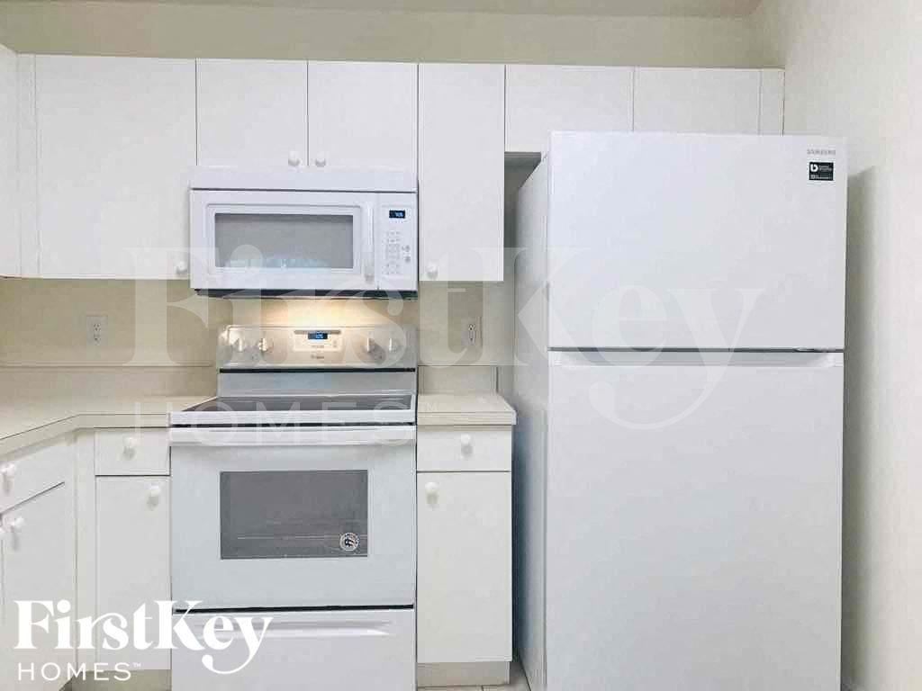 5427 Benton St - Photo 6 of 17