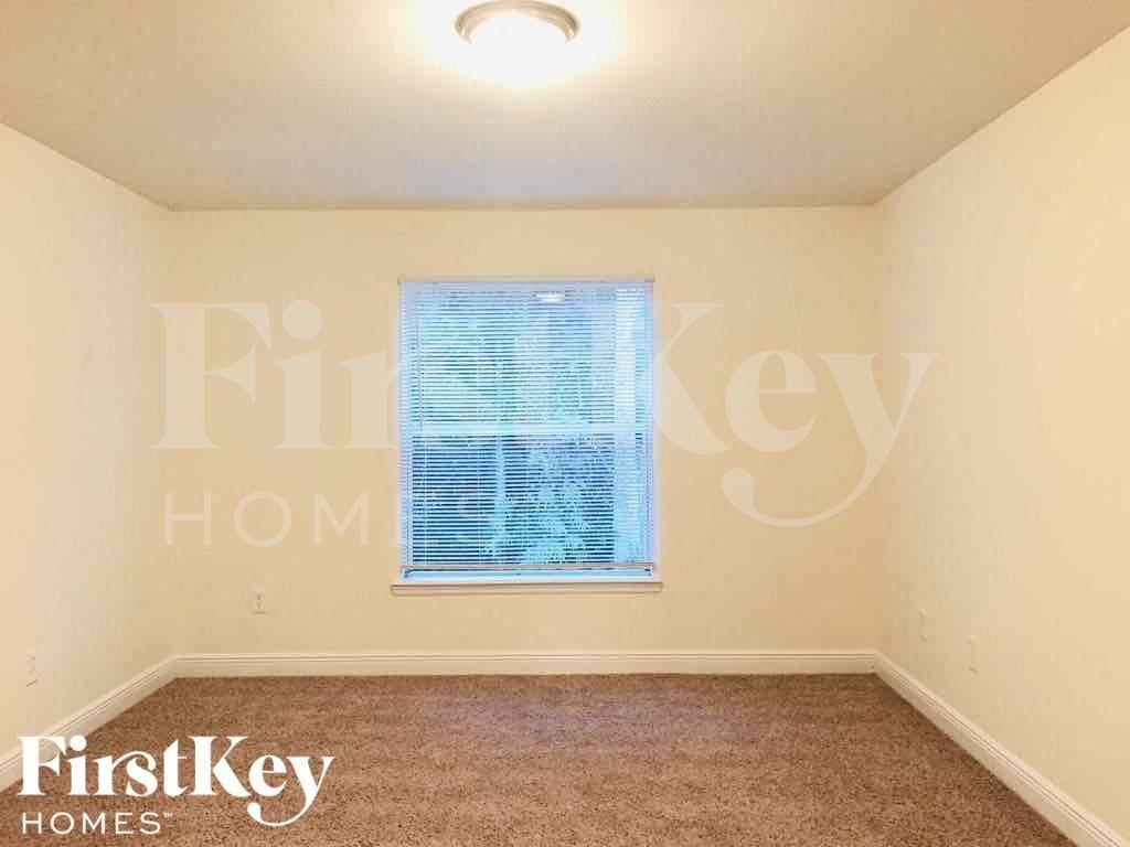 5427 Benton St - Photo 7 of 17