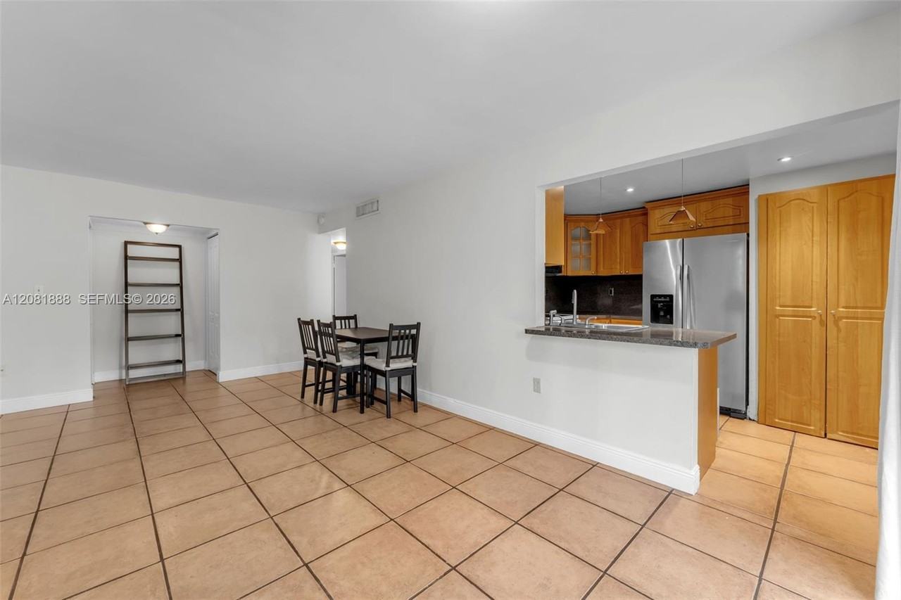 Nw 9th Street Cir #103 - Photo 4 of 8