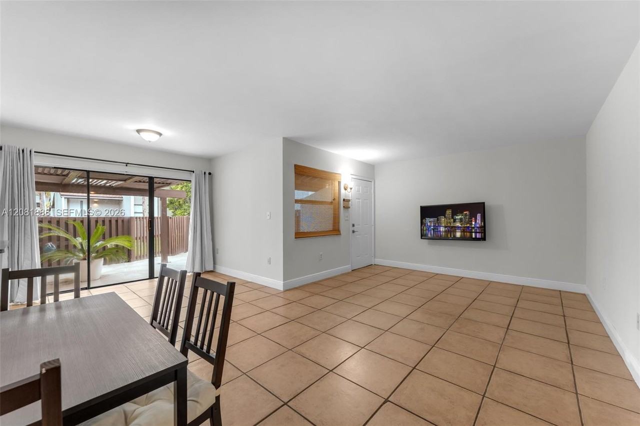 Nw 9th Street Cir #103 - Photo 6 of 8