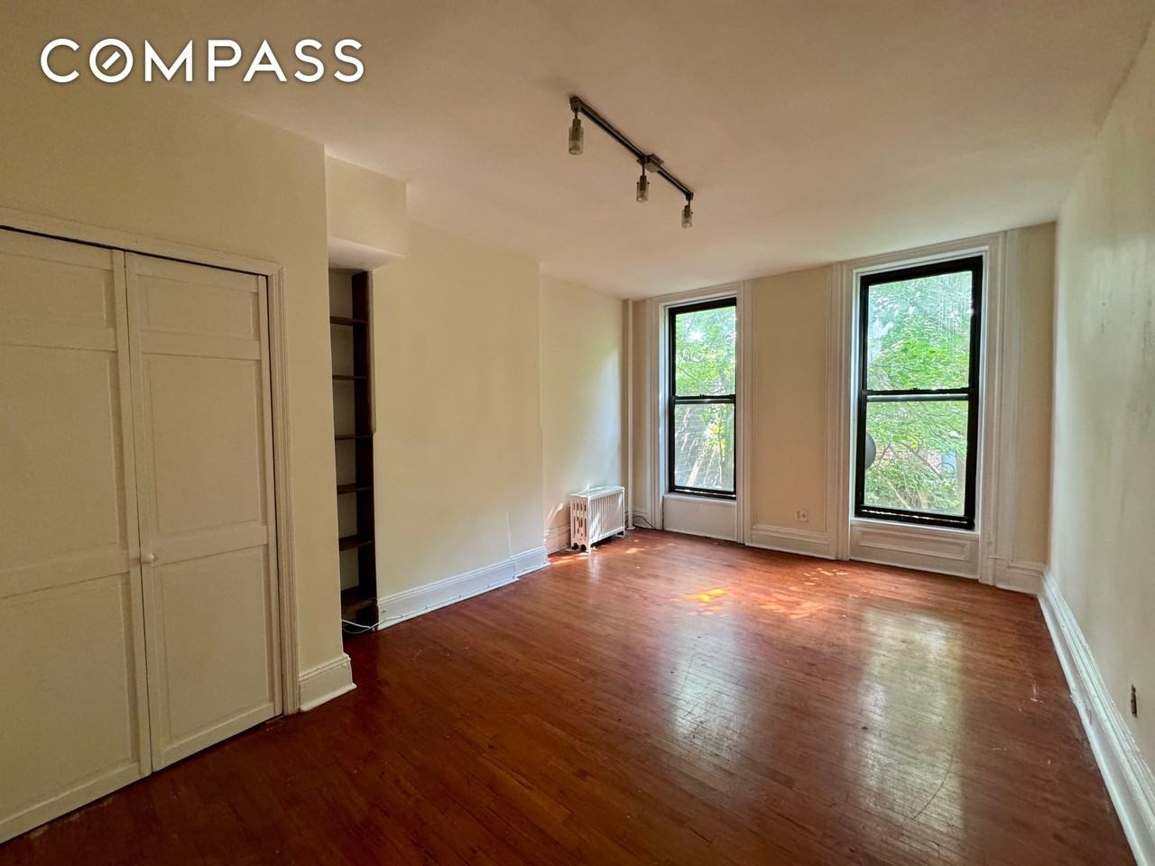 346 State St - Photo 2 of 10