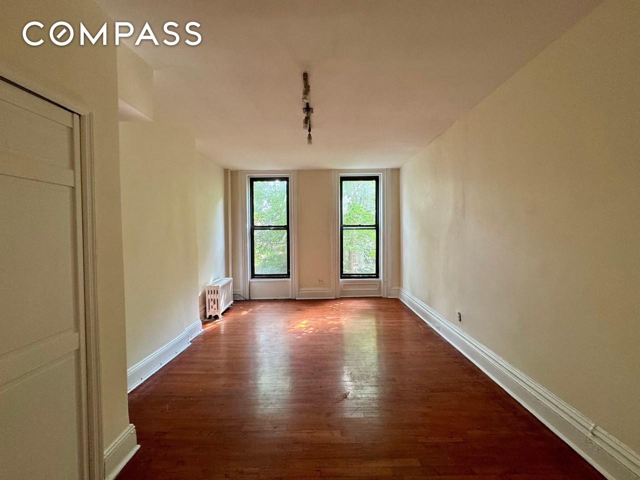 346 State St - Photo 3 of 10