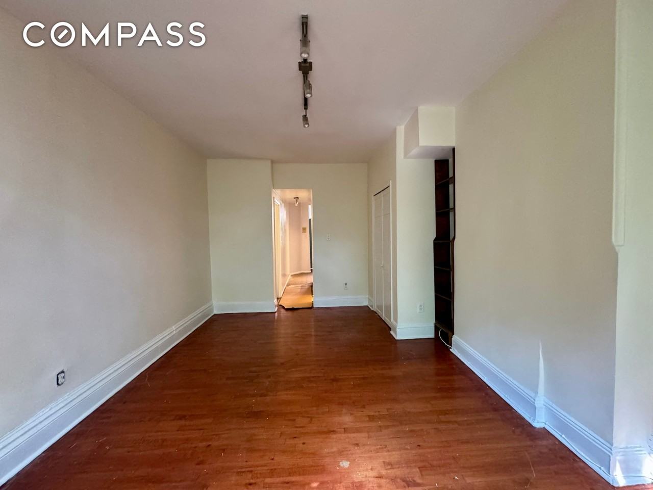 346 State St - Photo 4 of 10