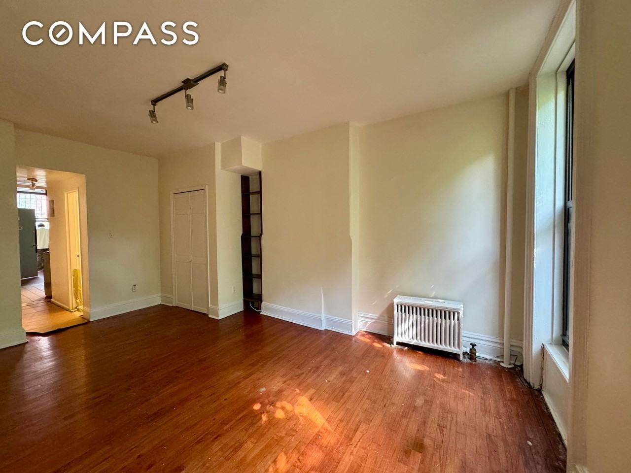 346 State St - Photo 5 of 10